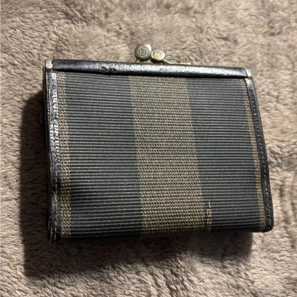 Fendi Leather Pequin mini Coin Purse Wallet. - Picture 3 of 8